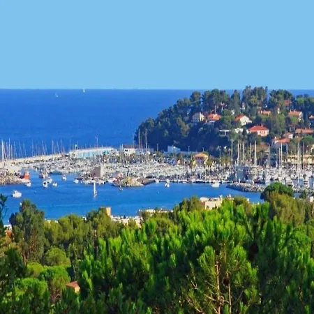 Charmant T2 En Rez-de-jardin Avec Veranda Cavalaire-sur-Mer