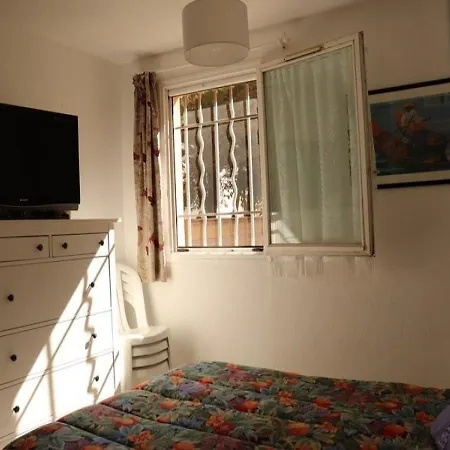 Charmant T2 En Rez-de-jardin Avec Veranda Appartement Cavalaire-sur-Mer
