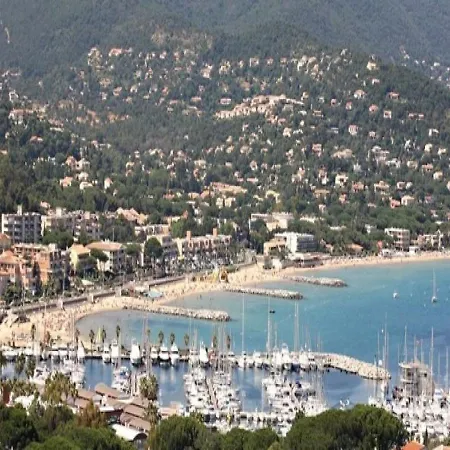 Charmant T2 En Rez-de-jardin Avec Veranda * Cavalaire-sur-Mer