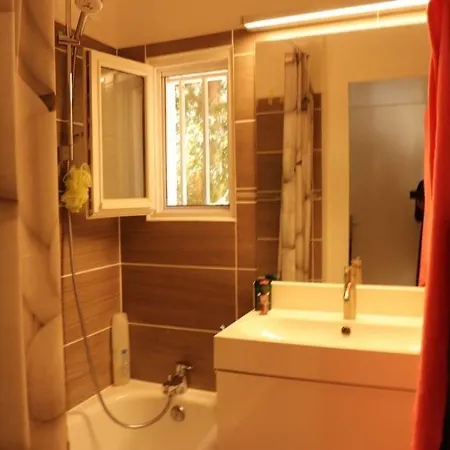 Charmant T2 En Rez-de-jardin Avec Veranda