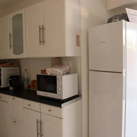 Charmant T2 En Rez-de-jardin Avec Veranda Appartement *