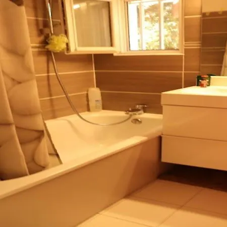 Charmant T2 En Rez-de-jardin Avec Veranda * 滨海卡瓦莱尔